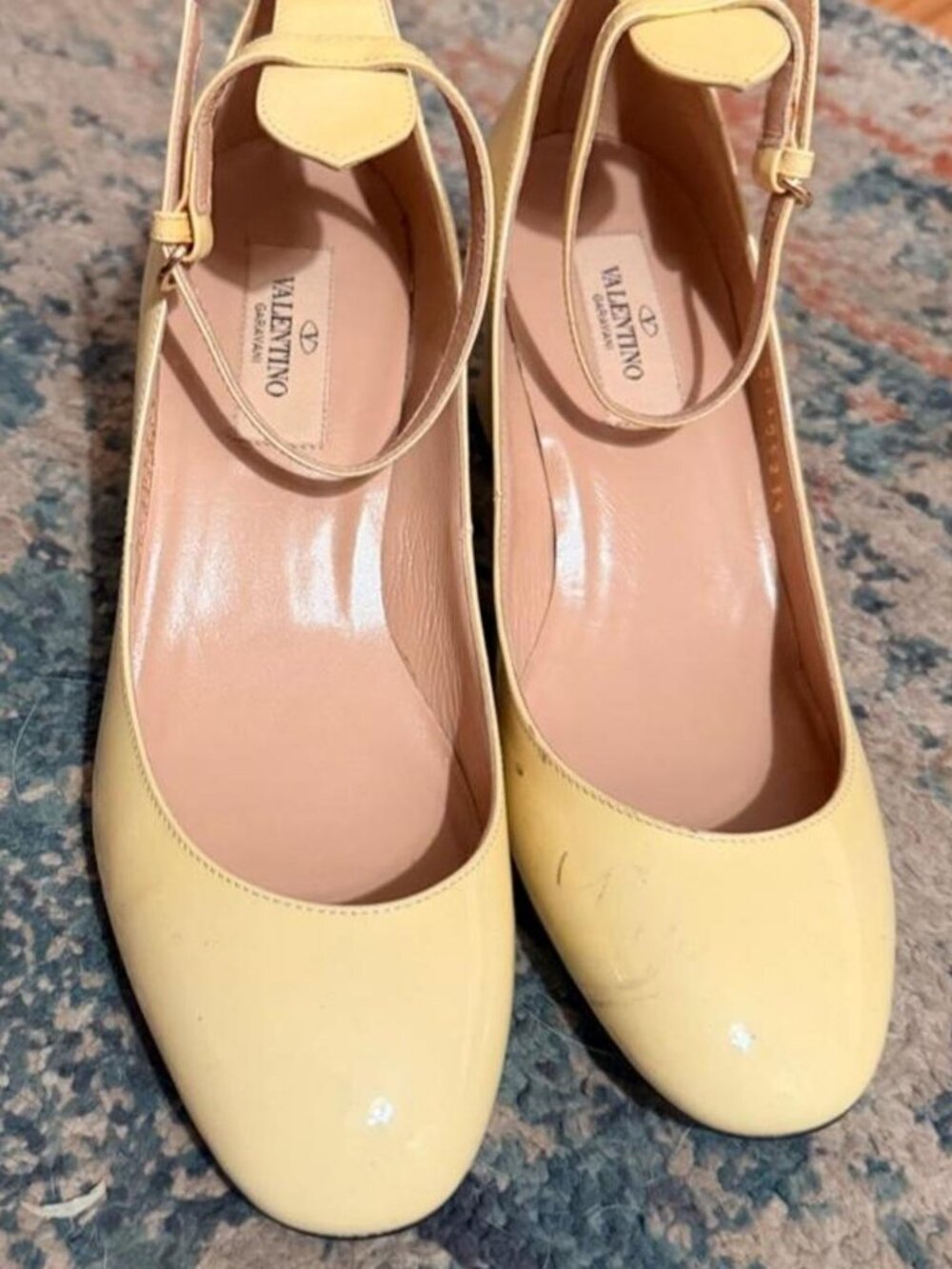 Valentino butter yellow short block heels round toe